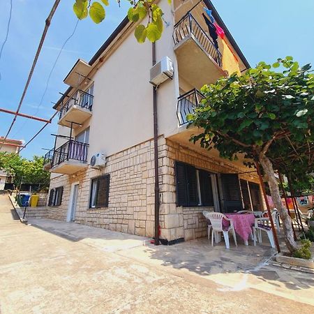 Apartments Viktorija Pula Exterior foto